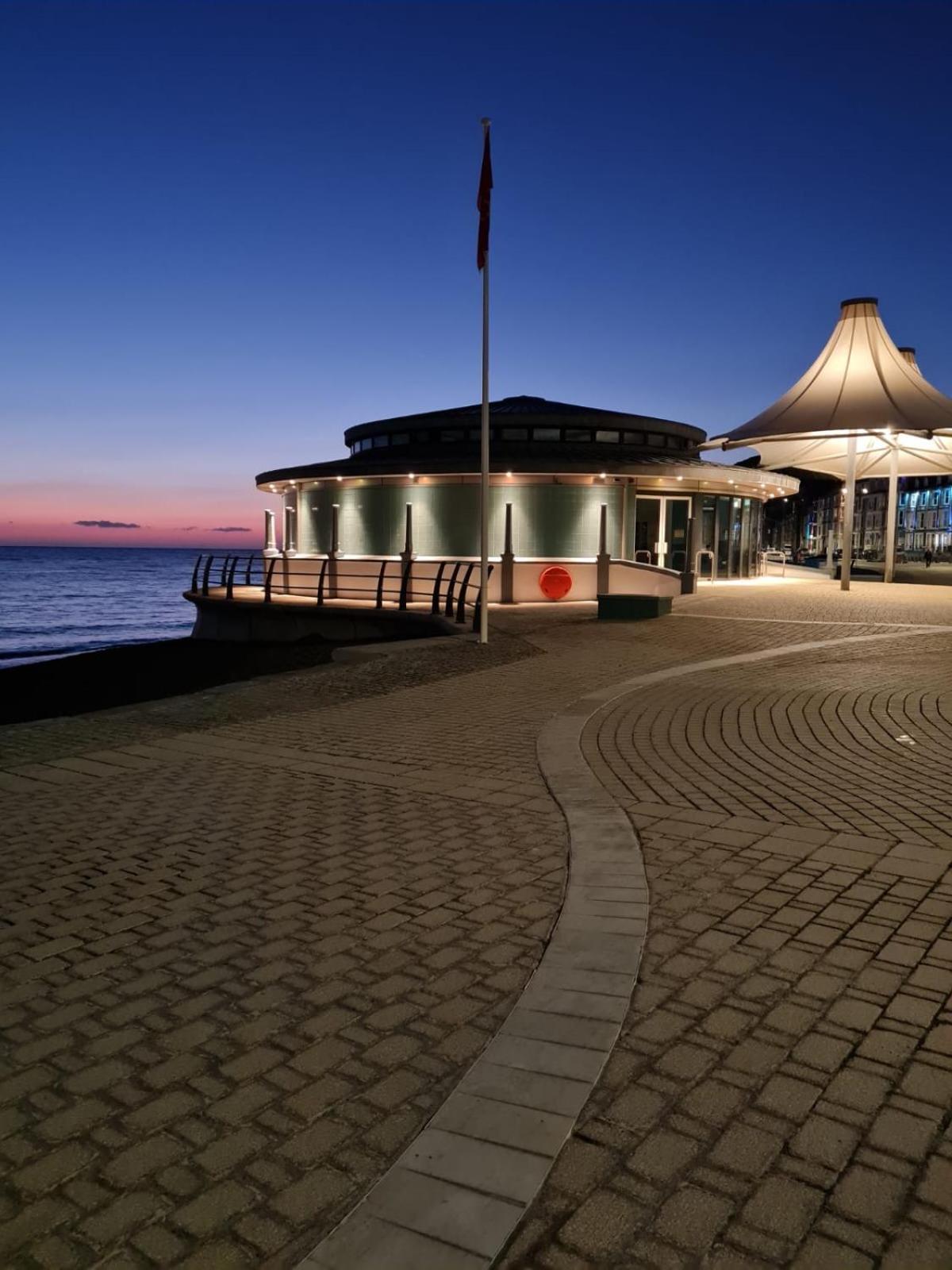 Spacious Luxury Escape With Sea Views And Pet Friendly At Clarach Bay Aberystwyth Exteriör bild