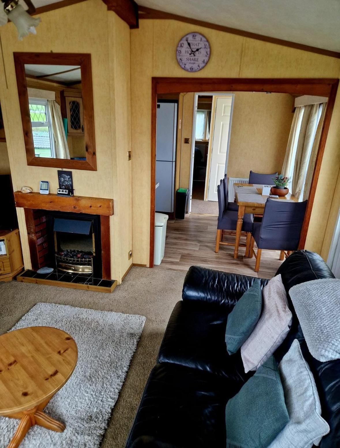 Spacious Luxury Escape With Sea Views And Pet Friendly At Clarach Bay Aberystwyth Exteriör bild